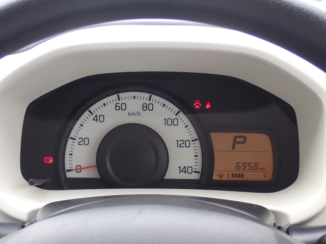 メーターパネルも知りたい情報が一目瞭然ですね。