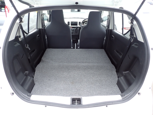 格納すると広大な荷室スペースに変化し多様なニーズにお答えできます！