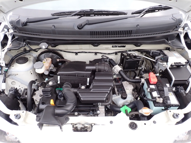 エンジンルームもきれいですよ。機関機構系も良好です。納車前に点検整備も行います。エンジンオイル・オイルフィルター・エアコンフィルター・ワイパーゴムは必ず交換致します