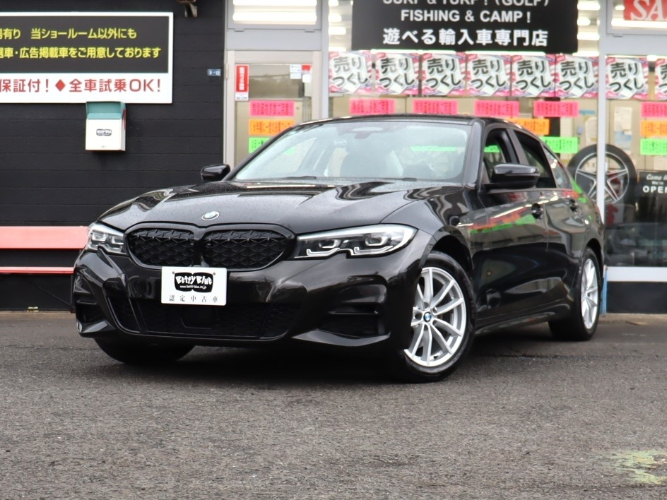 ３シリーズ　セダン　３２０ｉ