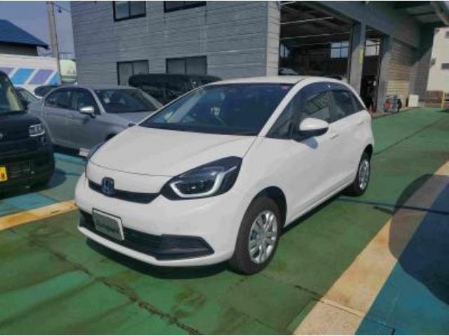 フィット　ｅ：ＨＥＶ　４ＷＤ　ベーシック