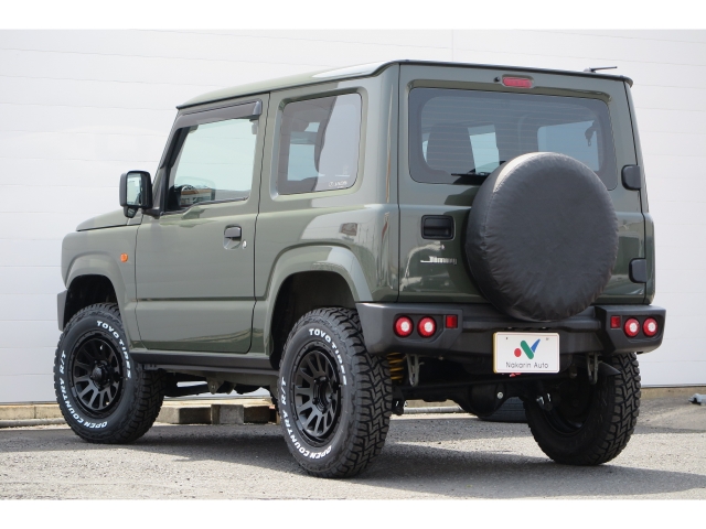 当社の全展示車は入庫時リフトで持ち上げ、車検検査員による下廻りチェックやエンジン・ミッション等機関のチェック、査定士資格を持った販売・仕入担当者による車両チェックをクリアした高品質車のみを厳選し展示。