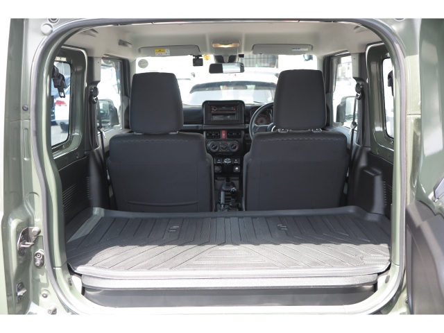 後部座席を倒した状態です