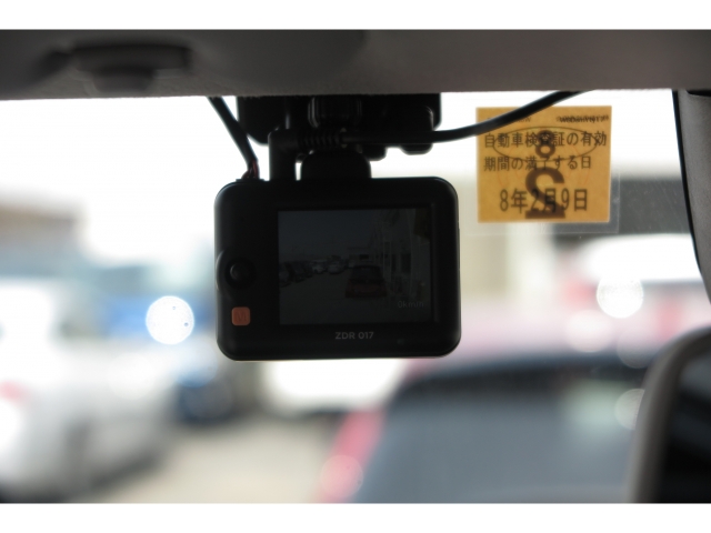 社外のドライブレコーダーが装着されております（前後）