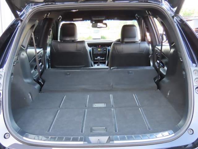 シートを倒せば、ラゲッジスペースがこんなにも広くなりますよ♪