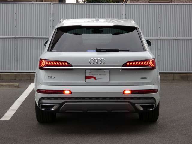 ���[�^�[�\���̐؂�ւ��́A�X�e�A�����O�X�C�b�`�����ŕύX�ł��܂��B