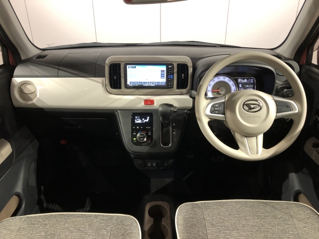 オリックス認定中古車は履歴のハッキリした修復暦の無い車輌を独自の厳格な認定基準に基き販売しております。車輌検査専門会社の査定士が全車検査を実施しております。