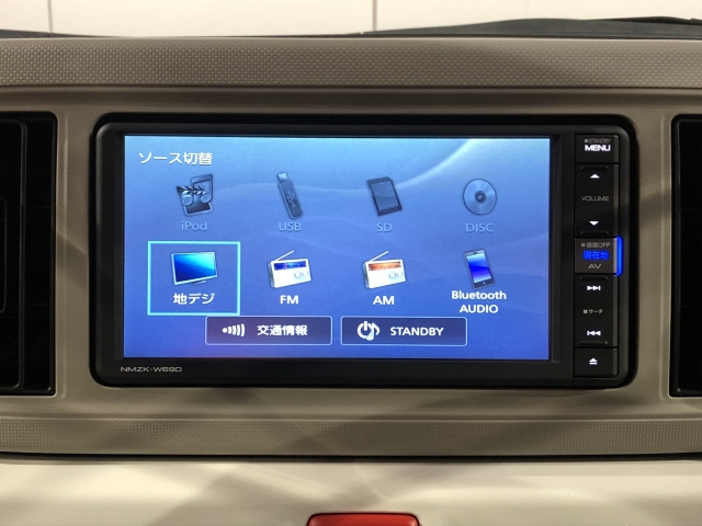 ブルートゥース対応でiPadや携帯電話に入っている音楽を聴くことができます♪