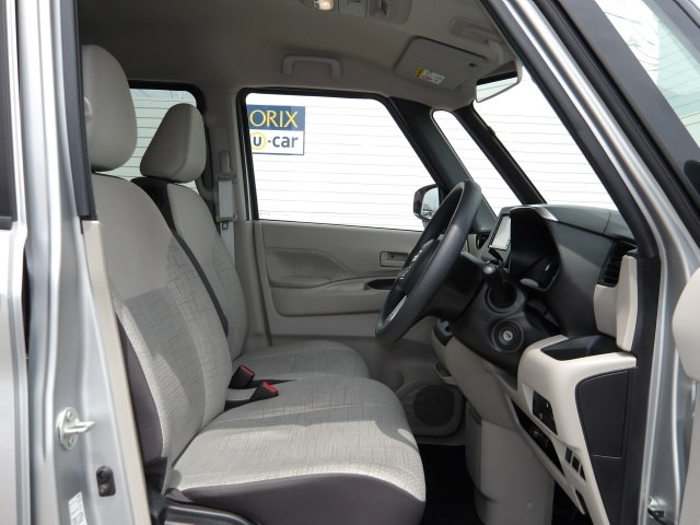 【クリーニング済み！】オリックスの中古車は展示前に内外装のクリーニングを実施しています。納車前にはエアコンフィルターの交換も行います（＊装着車に限る）