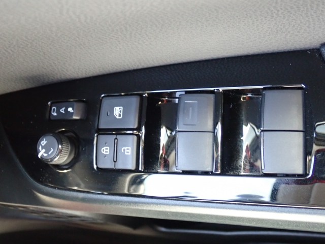 �d���i�[���h�A�~���[�E�p���[�E�B���h�E�������Ă��܂��B