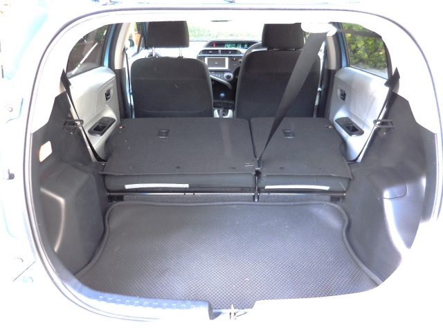 �Z�J���h�V�[�g�́A���̗l�ɍ��E�������ē|�������o���܂��B���d���ɂ��֗���1��ł��B