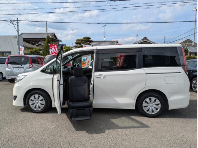 ノア　Ｘウェルキャブ助手席リフトアップシート車