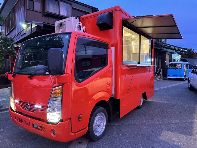 アトラス　キッチンカー　８Ｎｏ．登録車