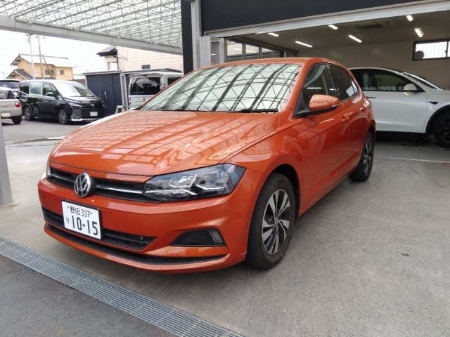 ポロ　１０００　ＴＳＩ　コンフォートライン　右