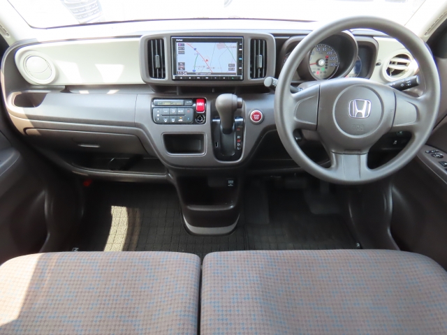 ���O���̐��|�E�K���X�n�{�f�B�R�[�e�B���O��CAR�N���[�j���O���Ǝ҂��{�H�������܂��̂ő�ϐ����B�I���b�N�X�����Ԃł݂͂Ȃ��܂ɉ��K�ȃh���C�u�����񑩁B