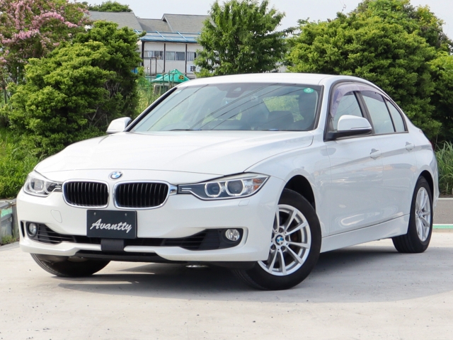 ３シリーズ　セダン　３２０ｉ