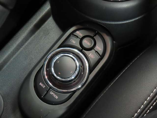 �_�C�A�����񂵂ăi�r�𑀍�ł��܂��B