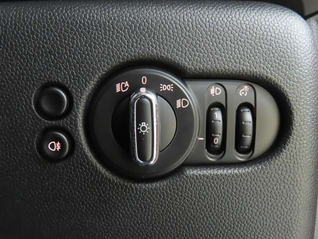 �w�b�h���C�g����X�C�b�`�ł��B�I�[�g���C