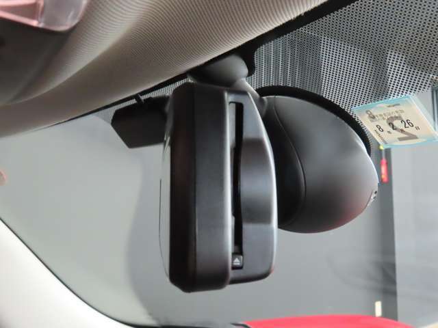 �o�b�N�~���[���ɂd�s�b�J�[�h��}�����Ă�