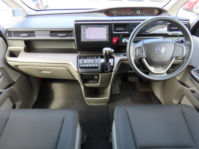 ���O���̐��|�E�K���X�n�{�f�B�R�[�e�B���O��CAR�N���[�j���O���Ǝ҂��{�H�������܂��̂ő�ϐ����B�I���b�N�X�����Ԃł݂͂Ȃ��܂ɉ��K�ȃh���C�u�����񑩁B