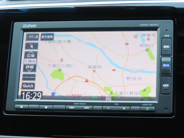 メモリーナビ装備で、知らない場所もあっという間に検索♪ちょっとしたお出かけや旅行もこれでバッチリですね。