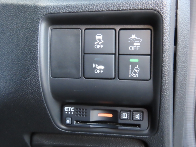 ＥＴＣも装備していますよ！ＥＴＣ車載機を利用すると高速料金が割引に！！サイフにも優しい装備ですね♪