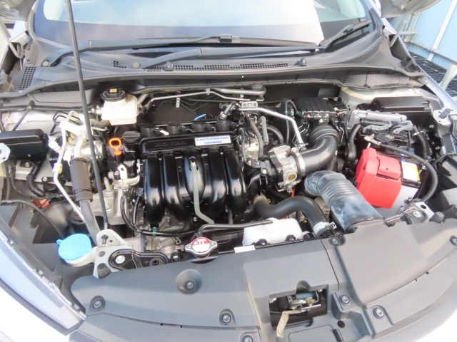 エンジンルームはきれいですよ。機関機構系も良好です。納車前に点検整備も行います。エンジンオイル・オイルフィルター・エアコンフィルター・ワイパーゴムは必ず交換致します（エアコンフィルターは、装着車のみ）