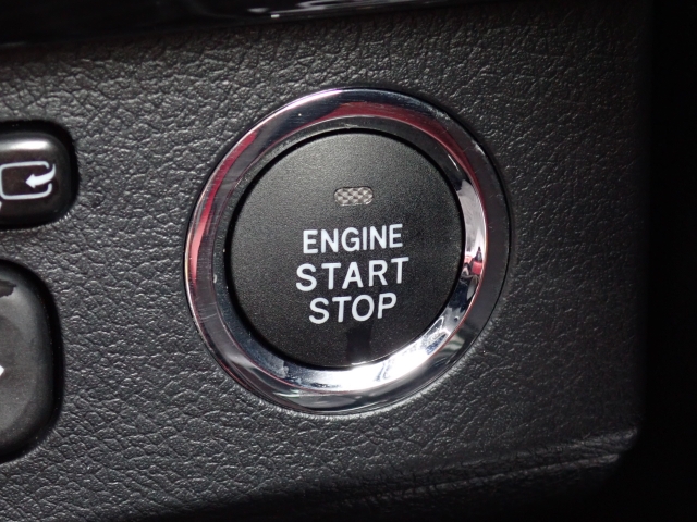キーレスプッシュスタートシステムを採用しております！ボタン一つでエンジン始動が可能