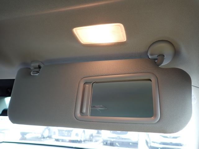 ★女性に人気！バニティーミラー装備♪★ちょっと身だしなみを整えたい時にも便利です(^^)/