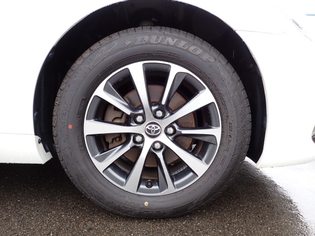 純正アルミホイール装備です。