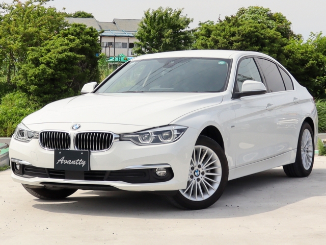 ３シリーズ　セダン　３２０ｉ　ラグジュアリー