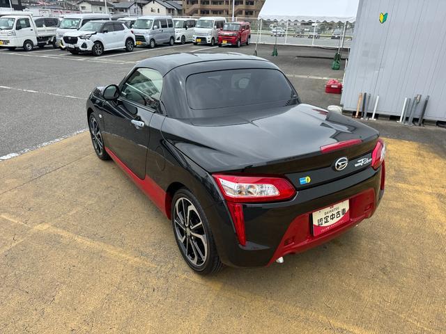 リヤドア・リヤクォーター・バックドアウィンドウにスモークドガラスを採用