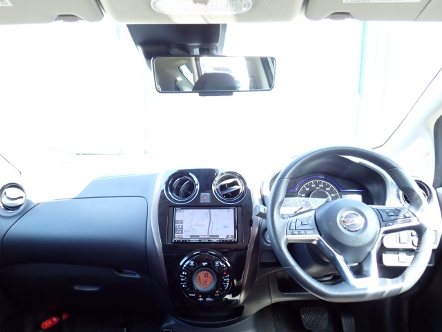 �C���p�l�摜�ɂȂ�܂��B�ԓ��͐��Ǝ҂ɂĎ����N���[�j���O�{�H�ς݂Ȃ̂ŁA��ϐ����ł��B