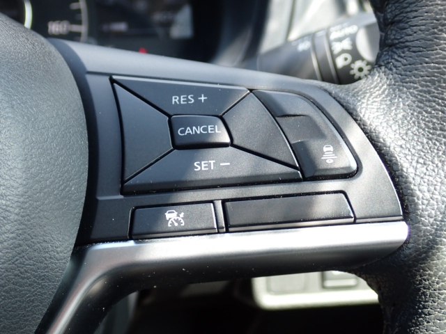 �y�N���[�Y�R���g���[���z�������H�ł̒��������s���y�Ɂ�A�N�Z���y�_���𓥂܂��Ɏԑ������ɕۂ��Ƃ��\�ł��B�O���̎ԗ������m���ĎԊԂ�ۂ悤�ɑ��x���߂��Ă���܂��I�I