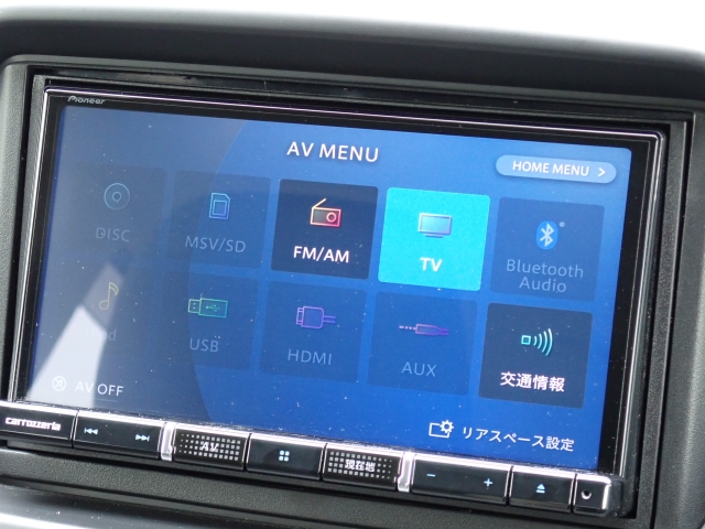 ★オーディオ装備★快適なプライベート空間で大好きな音楽と楽しいドライブは如何ですか？(^^)　操作方法も簡単で気軽に音楽が楽しめます！　ＣＤ、ＡＭ、ＦＭのメディアをお聞き頂けます！