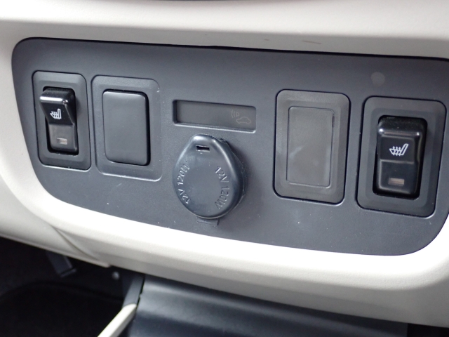 シートヒーター付。