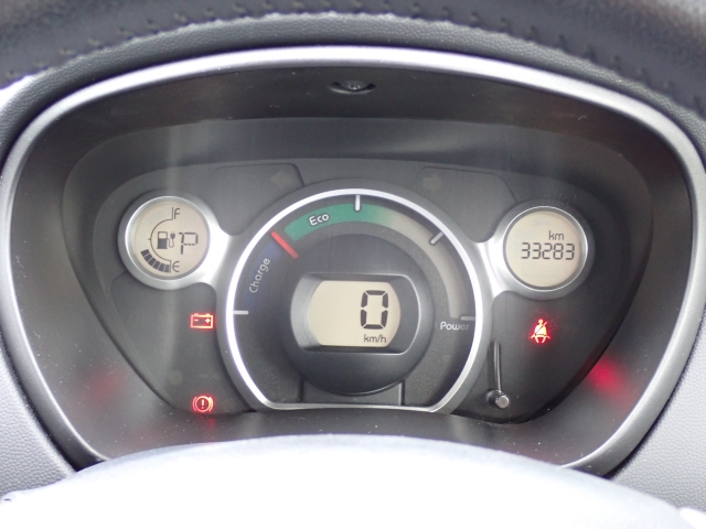 メーターパネルも知りたい情報が一目瞭然ですね。