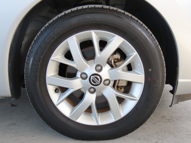 純正アルミを履いてます！燃費の面でも活躍してくれる装備です！