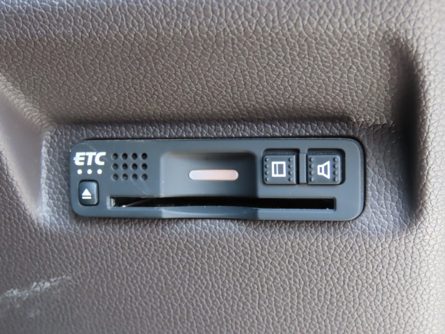 ＥＴＣも装備していますよ！ＥＴＣ車載機を利用すると高速料金が割引に！！サイフにも優しい装備ですね♪