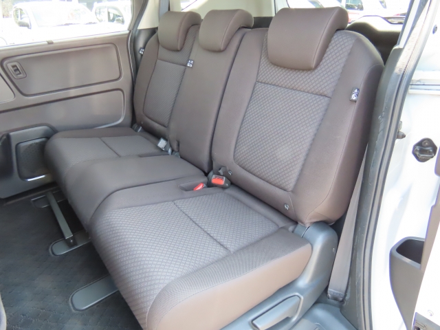 リヤシートも状態良好♪是非一度ご来店いただき、実際に座ってみてくださいね！