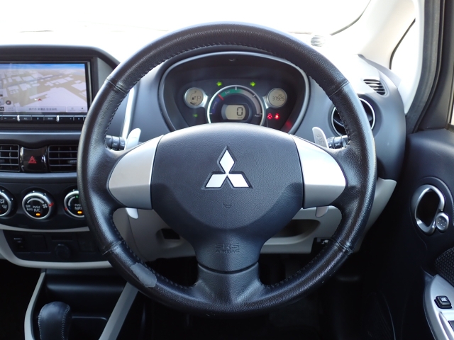 ステアリング周り。