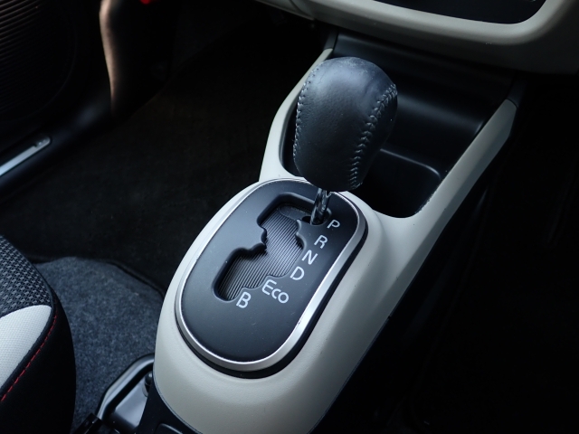 シフトレバーです。