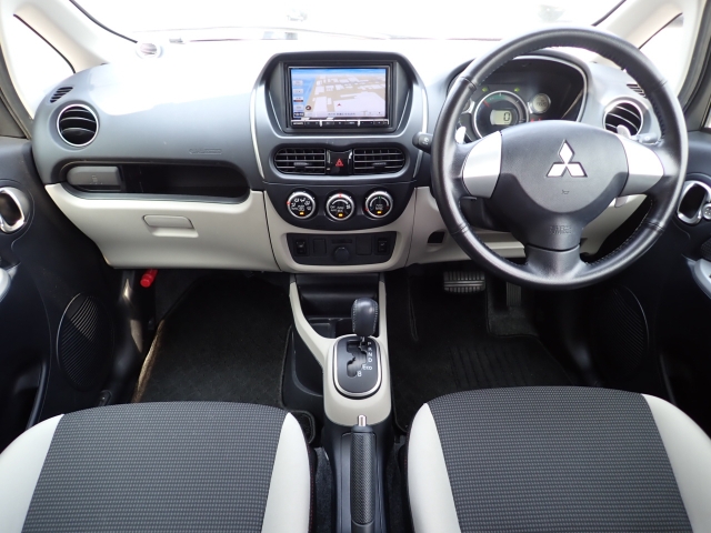 オリックス認定中古車は外部機関ＡＩＳの厳格な検査を全車実施し修復暦が無く状態の良い車両を厳選しておりますので安心してお買い求め頂けます！　保証も充実で安心！