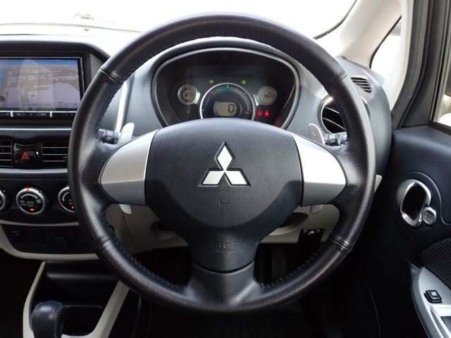 ステアリング周り。