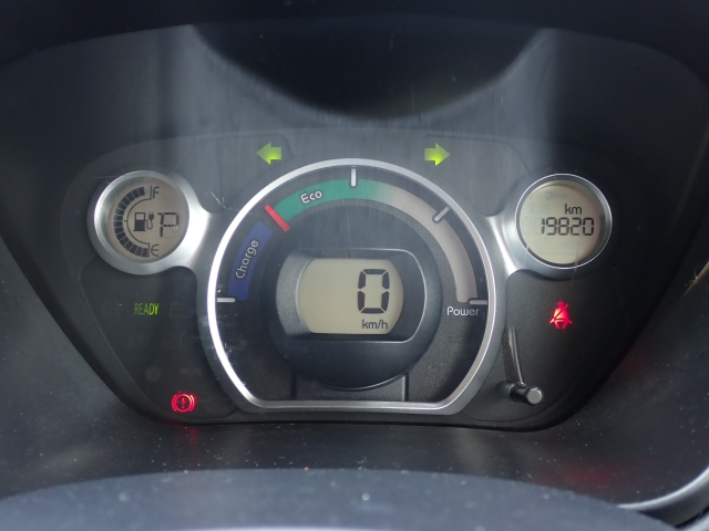 視認性の良い計器パネルです。一目で欲しい情報を認識できますね。