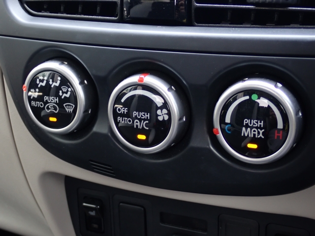 操作しやすい、ダイヤル式マニュアルエアコンです。