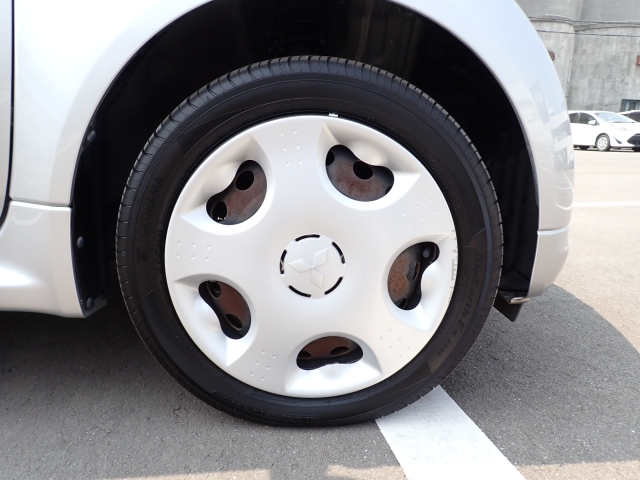 車体の雰囲気と合っている純正ホイールキャップ仕様です。