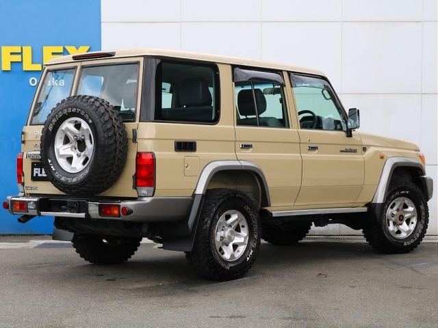 �l�C�̃x�[�W���F�I