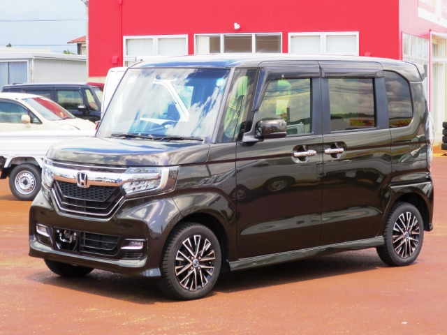 Ｎ　ＢＯＸ　カスタム　４ＷＤ　ＧＬホンダセンシング　ナビ　電動スライド