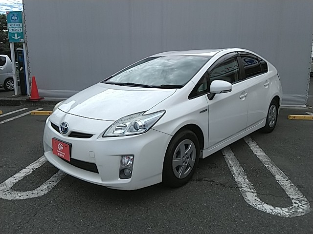 プリウス　１８００　Ｓ　５ドア　ＦＣＶＴ　２ＷＤ　